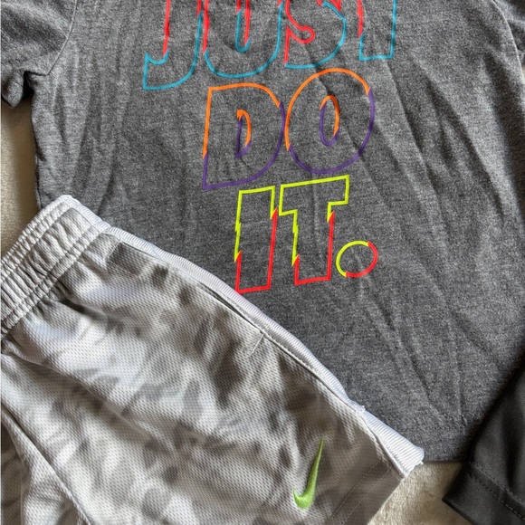 Nike Bundle - Picture 2 of 4